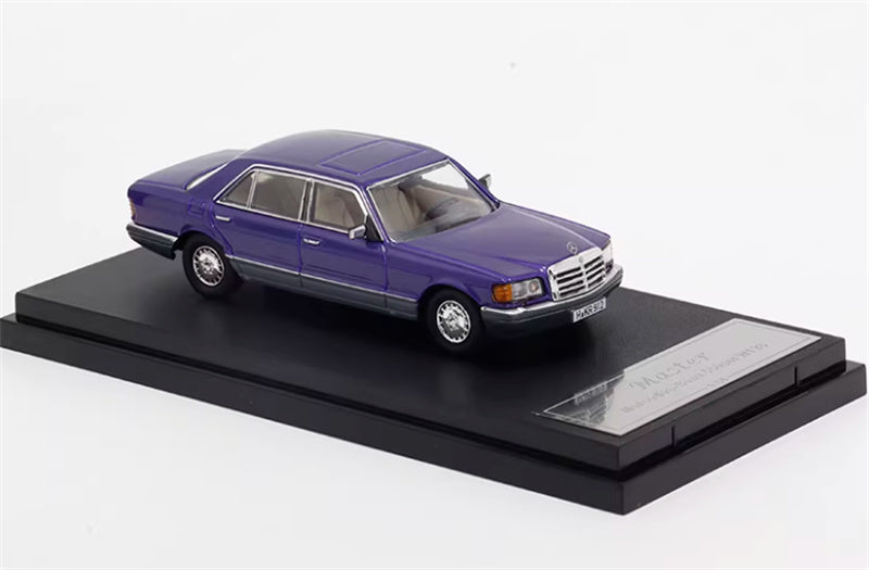 Master Mercedes Benz 560SEL W126 Metallic blue purple w/ gray border regular version 1:64 Car Pre-built Airliner Model Display view1