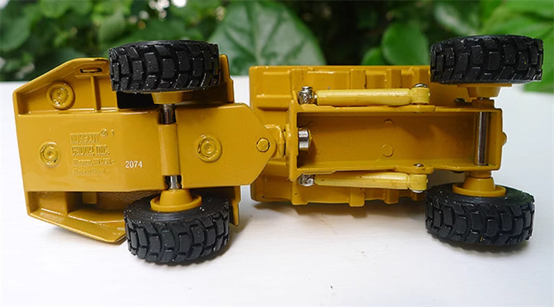 Norscot Cat D25D Articulated Truck yellow 1:64 Truck Pre-built Model