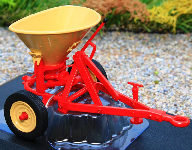 Universal Hobbies Vicon Serie B 75 Trailed fertilizer Pendulum Spreader 1:32 Truck Pre-built Model