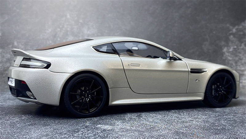 AUTOART Aston Martin V12 Vantage S 2015 Silver 1:18 Car Pre-built Model view7
