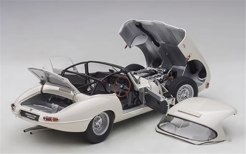 AUTOART JAGUAR LIGHTWEIGHT E-TYPE white 1/18car Pre-a Model