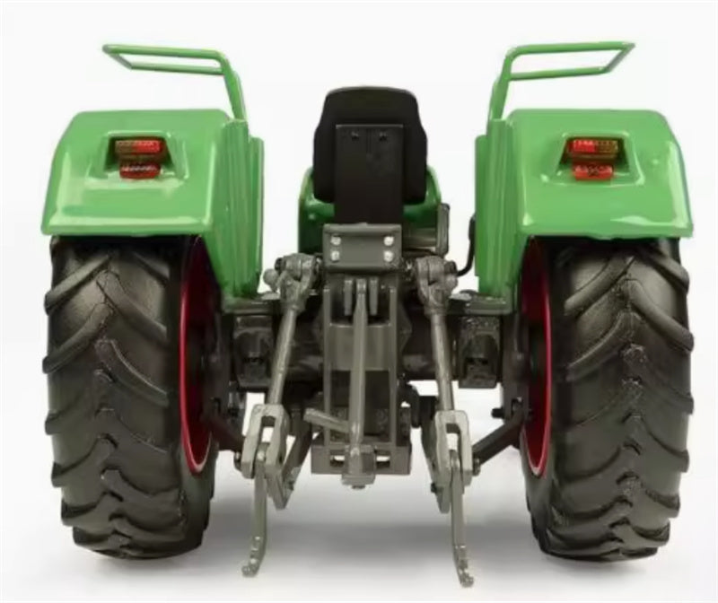 Universal Hobbies Fendt Farmer 105S-4WD tractor Green 1:32 Truck Pre-built Model