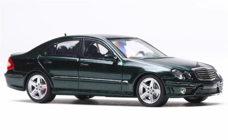 KING MODEL Classic Four-Eyed Mercedes-Benz E63 AMG W211 British Green Limited Edition 599PCS ONLY 1:64 Car Pre-built Model view7