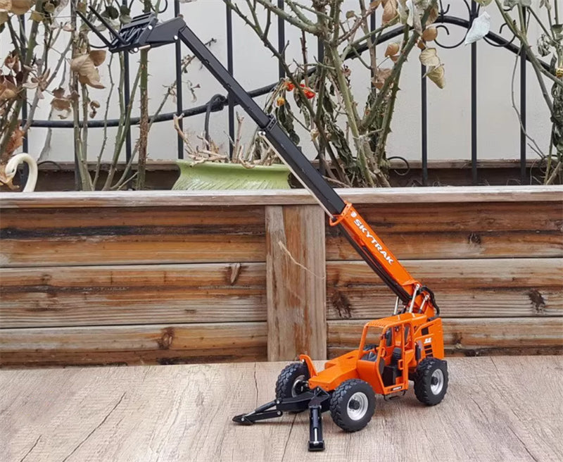 JLG SKYTRAK telescopicklift 1:35 Truck Pre-built Model