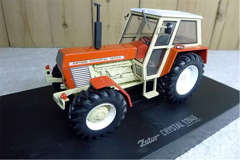 Universal Hobbies Zetor Crystal 12045 agricultural tractor Museum Edition Orange red 1:32 Truck Pre-built Model