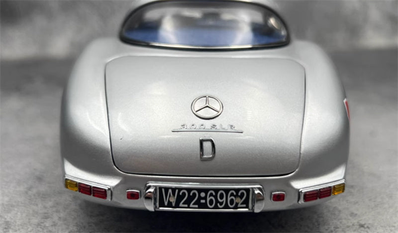 CMC Mercedes Benz 300 SLR Uhlenhaut Coupe GP Sweden 1955 #15 silver Limited Edition 1:18 Car Pre-built Model view9