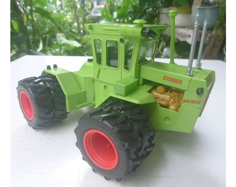 1:64 Steiger  30 YEARS OF 4WD LEADERSHIP ERTL   DIECAST Model