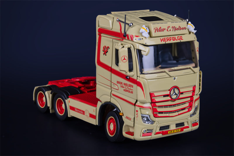 IMC Mercedes Benz ACTROS STREAMSPACE 6X4  PETER E. IELSEN Open door style 1/50 Truck Pre-built Model