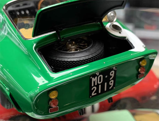 CMC Ferrari 250 GTO Silverstone 1963 David #44 Right hand drive Green Limited Edition 2000PCS ONLY 1:18 Car Pre-built Model view2