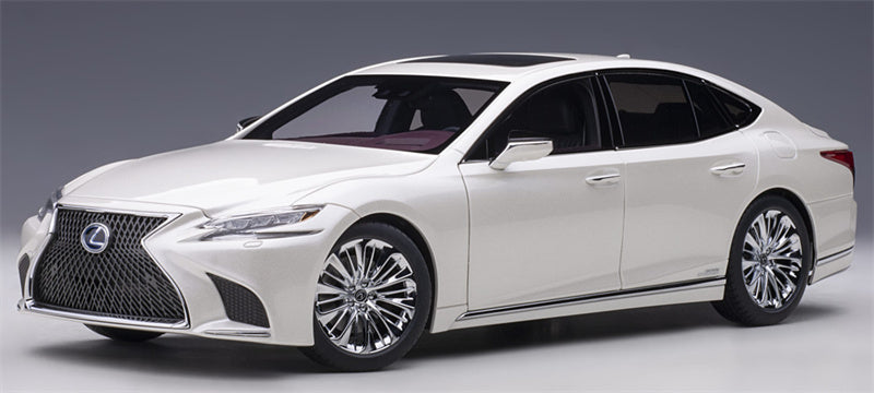 AUTOART LEXUS LS500H Fully open milky white 1:18 Car Pre-built Model view1