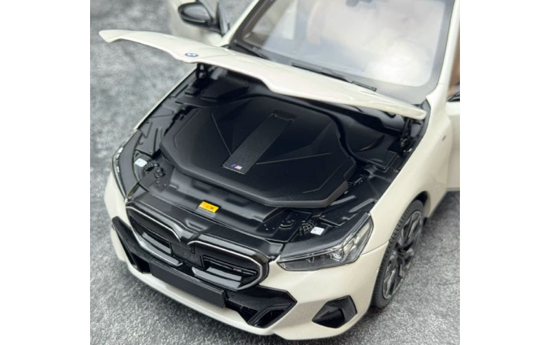 1:18 BMW I5 2023 White MINICHAMPS DIECAST Car Model