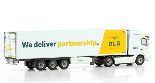 WSI DAF XG 6X2 MIDLIFT AXLE REEFER DLG Logistics 1:50 Model