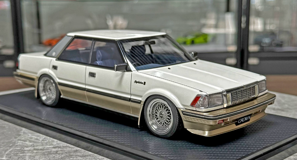 1:18 Toyota Crown G (120)  white  IGNITION MODEL 2.8 Silver Wheel Resin car Model