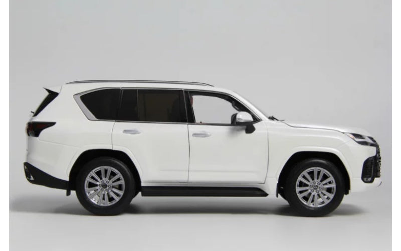 1:18 Lexus LX600 White LCD MODELS DIECAST Truck Model
