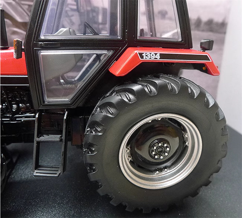 Universal Hobbies CASE IH 1394 Agricultural Tractor Red Limited Edition 1000PCS ONLY 1:32 Truck Pre-built Model