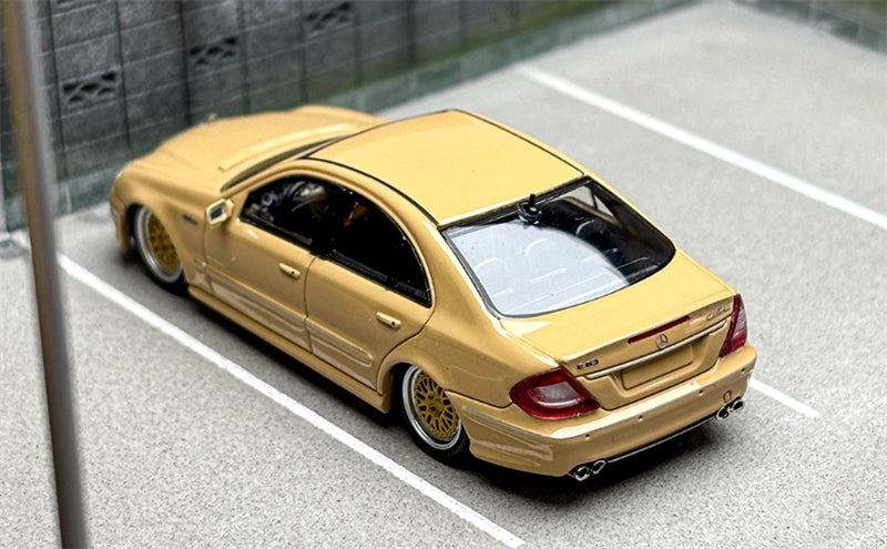 MK MODEL Mercedes AMG E63 W211 Desert Yellow Low lying Edition 1:64 Car Pre-built Model view5
