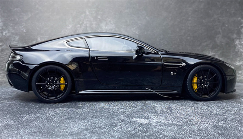 AUTOART Aston Martin V12 Vantage S 2015 black 1:18 Car Pre-built Model view6