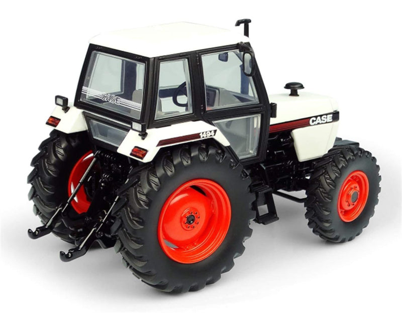 Universal Hobbies CASE 1494-4WD Agricultural Tractor White/Black 1:32 Truck Pre-built Model