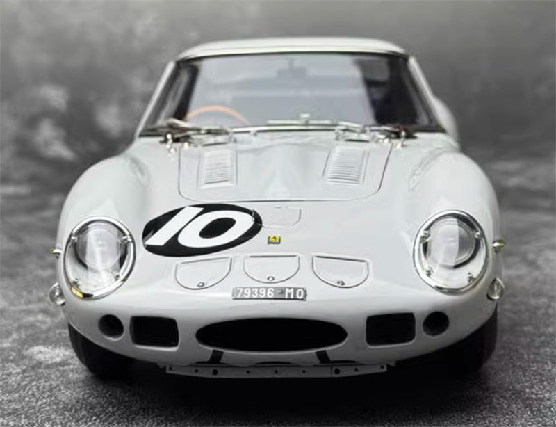 CMC Ferrari 250 GTO Tourist Trophy 1962 (RHD) Hill #10 Limited Edition Off-White 1:18 Car Pre-a Model