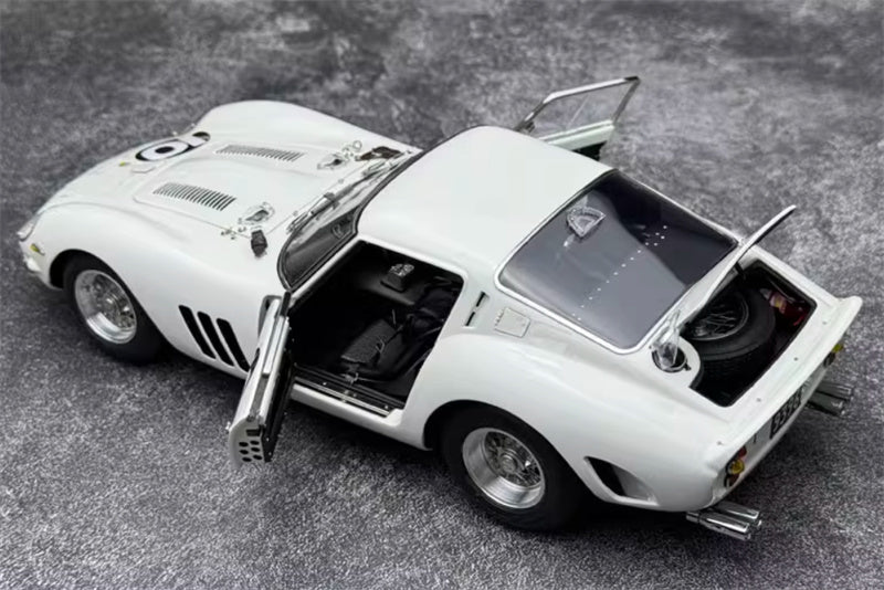 CMC Ferrari 250 GTO Tourist Trophy Goodwood 1962 Graham #10 white Right hand drive Limited Edition 2200PCS ONLY 1:18 Car Pre-built Model view4