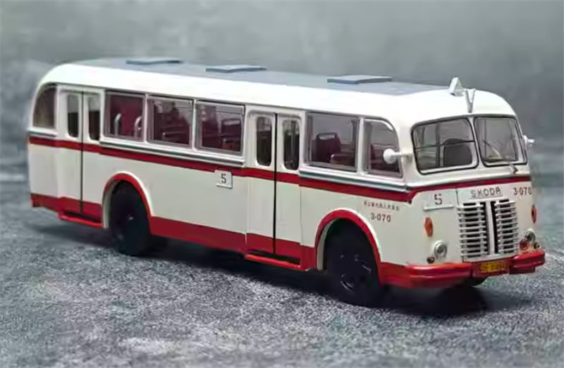 Beijing Public Transport Skoda 706RO single machine 5 Route 1:64 Bus Pre-built Model view1