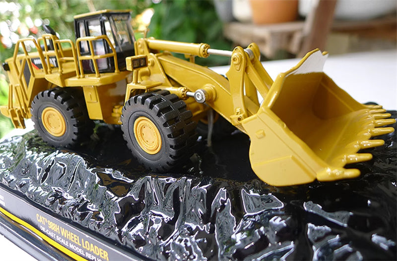 Norscot cat 988H Wheel Loader yellow 1:64 Truck Pre-built Model