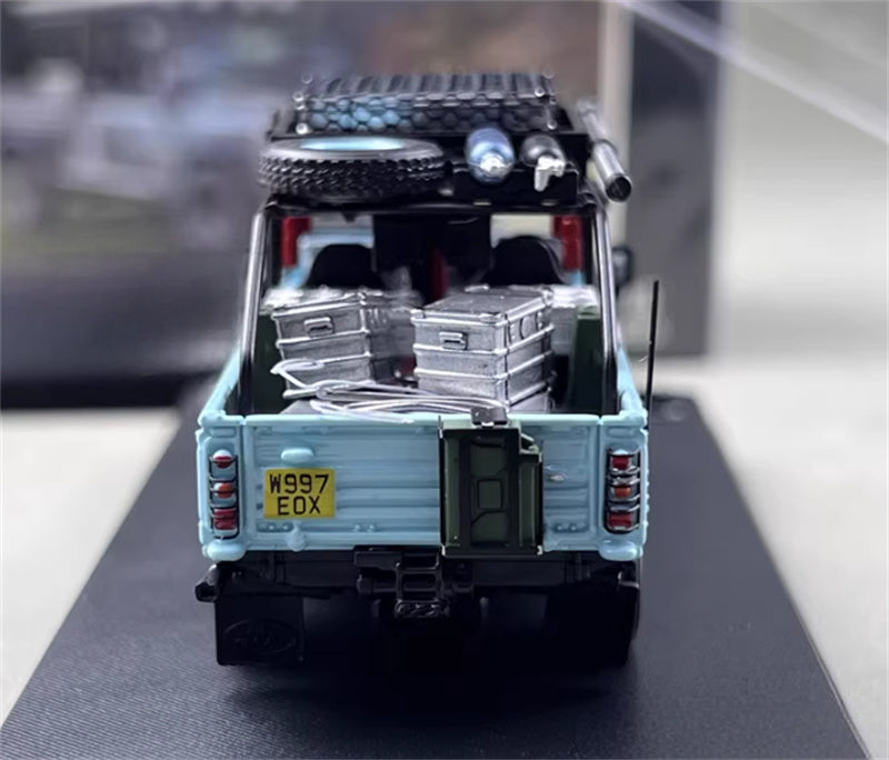 SW Land Rover Defender 110 GULF Limited Edition 499PCS ONLY 1:64 car Pre-built Model view6