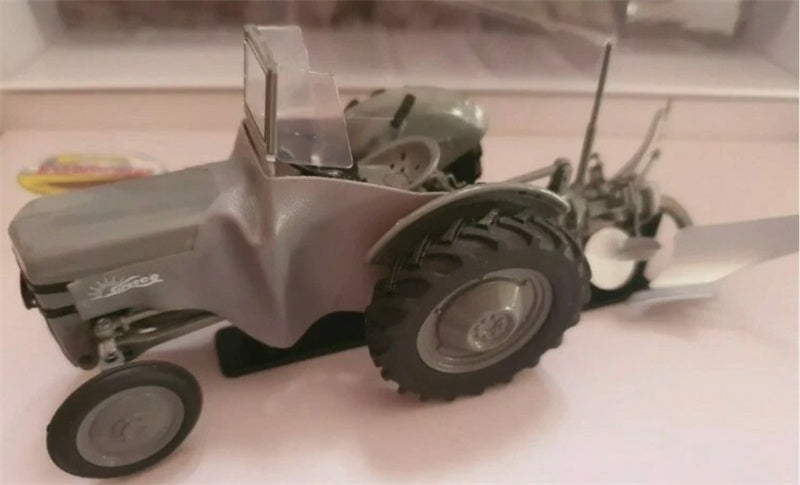 Universal Hobbies FERGUSON TE 20 With Sirocco Cab Rumptstad Eenschaar - Kantelploeg Limited Edition 1000PCS ONLY 1:32 Truck Pre-built Model