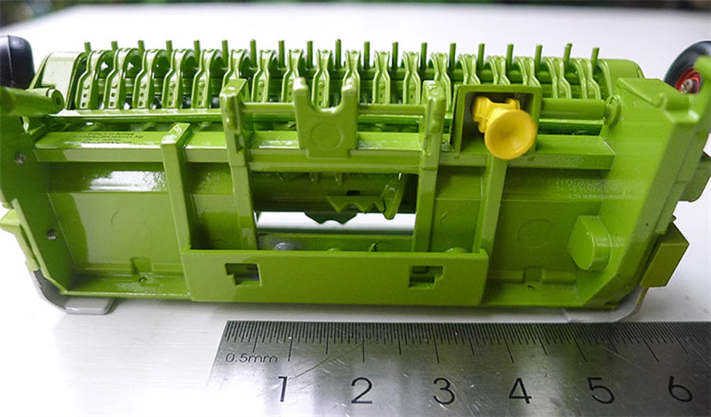 Universal Hobbies CLAAS Pu 300 HO Silage agricultural Harvester Header Army Green 1:32 ACCESSORIES Pre-built Model