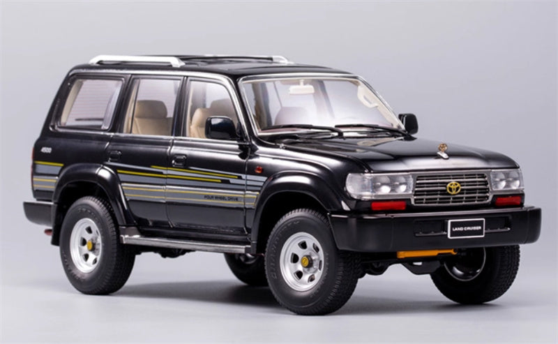 KengFai Toyota Land Cruiser LC80 black regular style Without luggage rack 1:18 Truck Pre-built Model view1
