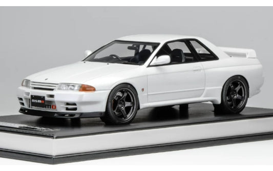 1:18 Nissan GT-R (R32) White MOTORHELIX Limited 99 pcs Resin Car Model