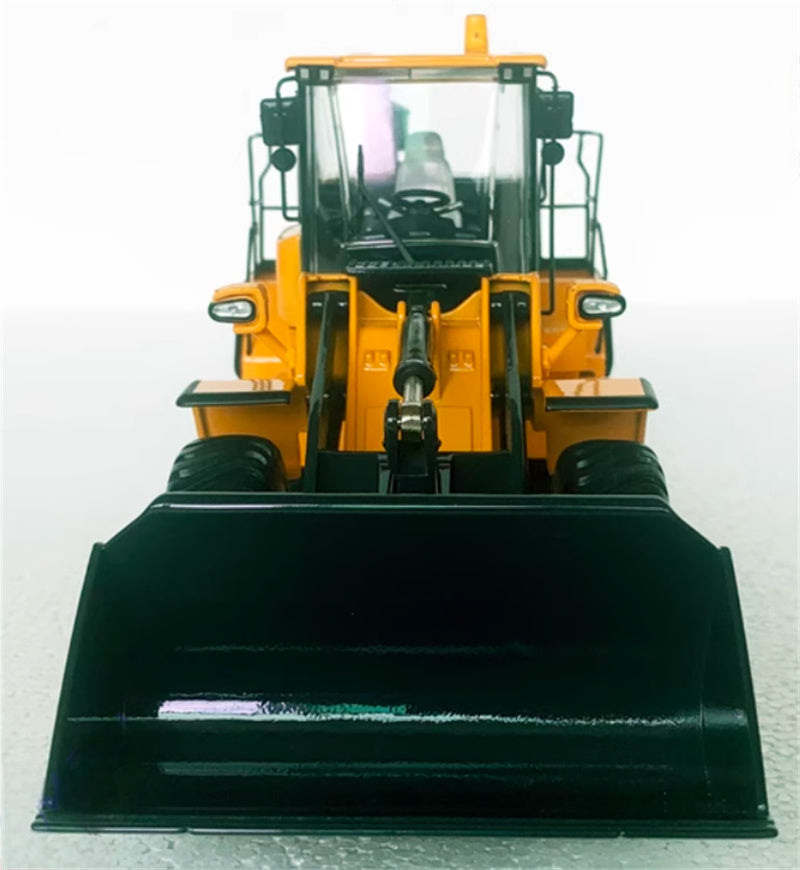 HITACHI HL960 CONSTRUCTION EQUIPMENT WHEEL LOADER Limited Collectors Edition 1:35 Truck Pre-built Model