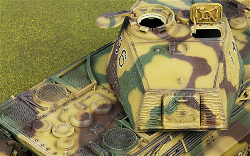 Dragon Henschel Porsche Sd.Kfz.182 King Tiger German Army sPzAbt 506 #106 Ardennes Belgium Battle of the Bulge December 1944 1/35 ABS Tank