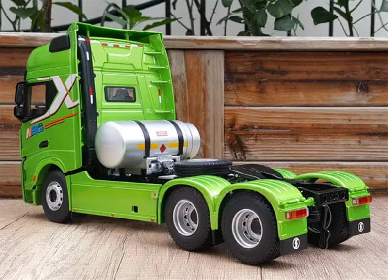 SHACMAN X5000S LNG tractor trailer Green 1:24 Truck Pre-built Model