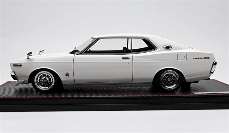 IGNITION MODEL Nissan Laurel 2000SGX C130 White 1:18 Car Pre-built Model view3