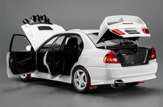 1:18 Mitsubishi Lancer Evolution IV GSR  WHITE / BONNET RALLY LAMP POD MOTORHELIX Limited Edition 499PCS ONLY DIECAST Model