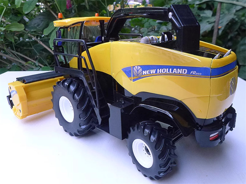 ERTL NEW HOLLAND FR850 SELF PROPELLED FORAGE HARVESTER Yellow out of print 1:32 Truck Pre-built Model