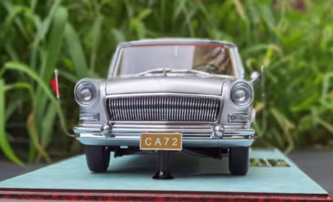 Century Dragon Hongqi CA72 70th Anniversary Edition silver 1:18car Pre-a Model