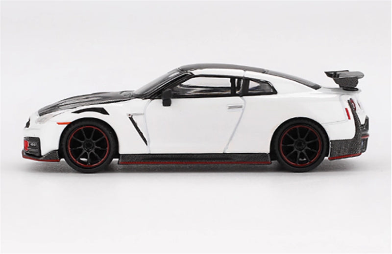 MINIGT Nissan GT-R Nismo 2024 supercar Brilliant White Pearl Carbon Hood color box packaging 1:64 Car Pre-built Model view3