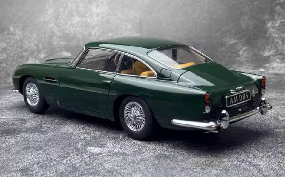 AUTOART Aston Martin DB5 Green 1:18 Car Pre-built Model view5