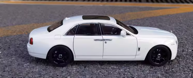 kyosho Rolls Royce RR ghost White w/ black wheels 1:18car Pre-a Model