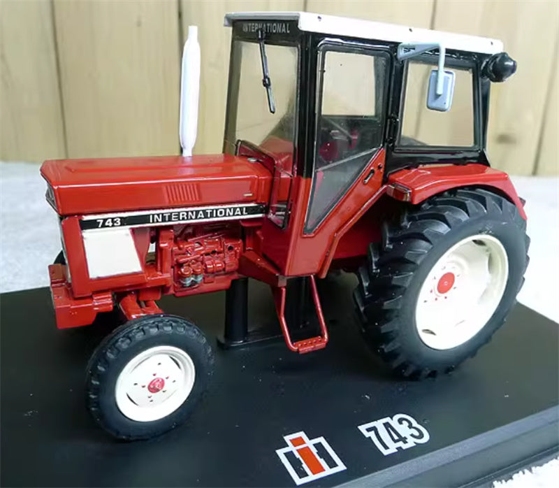 REPLICAGRI CASE IH International 743 2x4 Agricultural Tractor Red 1:32 Truck Pre-built Model