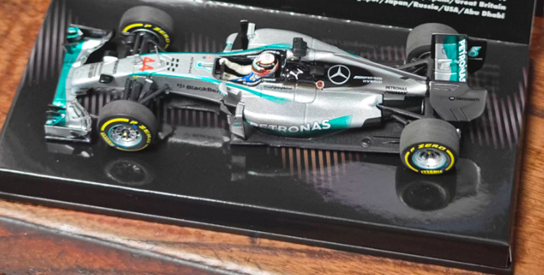 1:43 Mercedes Benz AMG PETRONAS W05 44# Hybrid Lewis Hamilton Champion 2014   MINICHAMPS  Resin Car Model