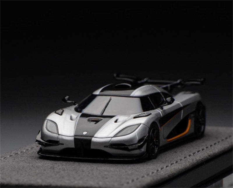 GRYNING Koenigsegg One:1 Silver Black Carbon Limited Edition 699PCS ONLY 1:64 car Pre-built Model view7