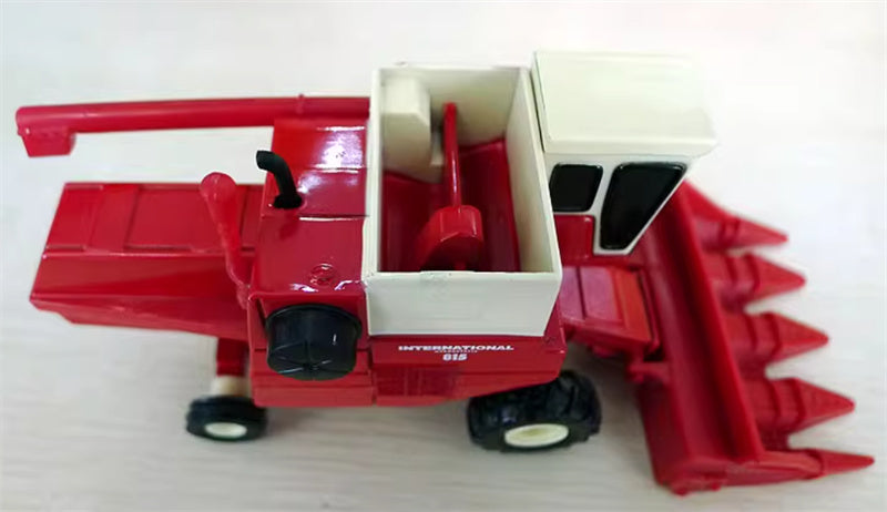 ERTL IH International 815 agricultural Combine Red out of print 1:64 Truck Pre-built Model