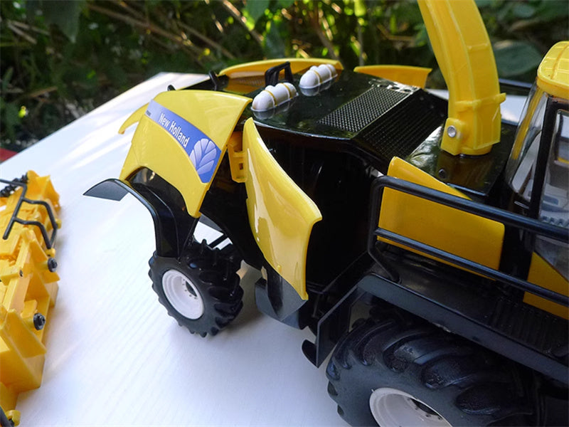 ERTL New Holland FR 9090 Self Propelled Forage Harvester Yellow 1:32 Truck Pre-built Model