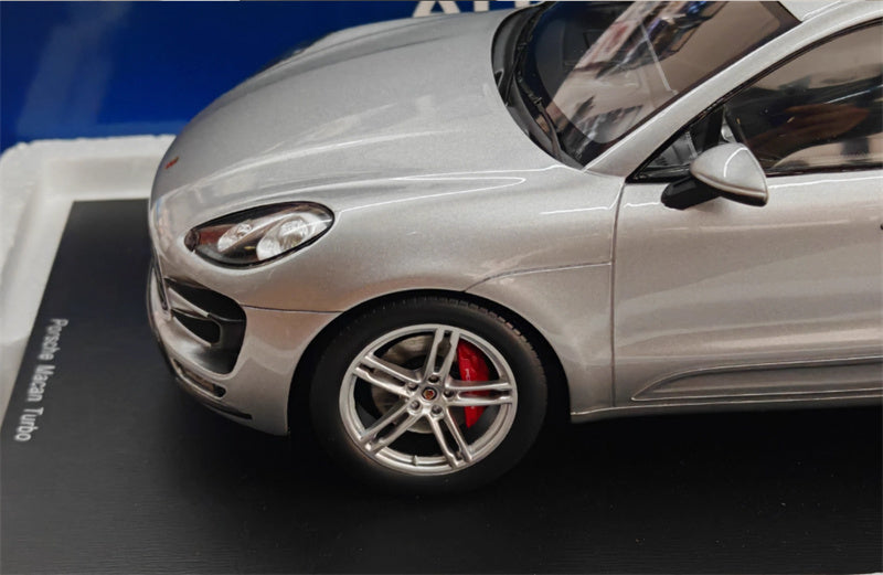 1:18 Porsche Macan Turbo silver Spark Resin Car Model view3