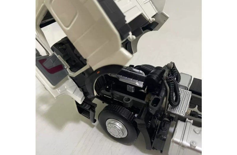 Sinotruk HOWO T7H tractor truck White 1:36 Truck Pre-built Airliner Model Display view4