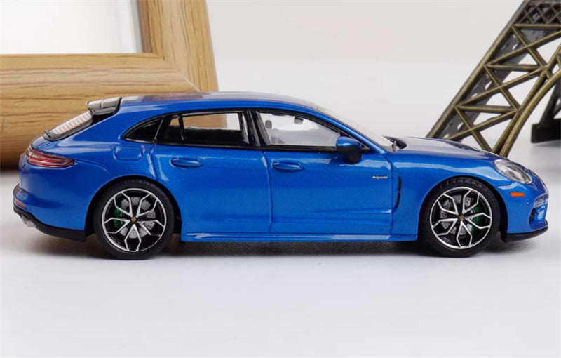 Liberty 64 Porsche Panamera Turbo S Blue w/ Figure and wheels 1:64 Car Pre-built Airliner Model Display view3