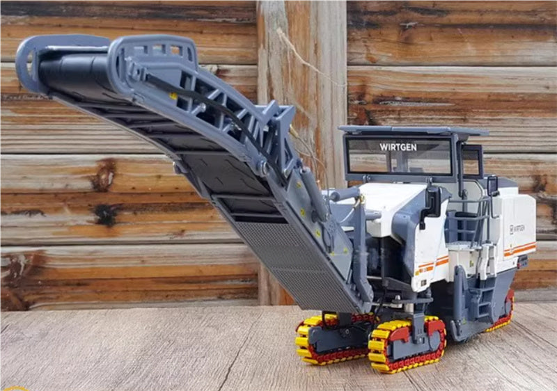 WIRTGEN W195 Cold Milling Machine 1:35 Truck Pre-built Model